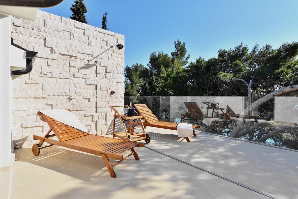 Chiponsky One - 5 Star Beachfront Property Bol Kültér fotó